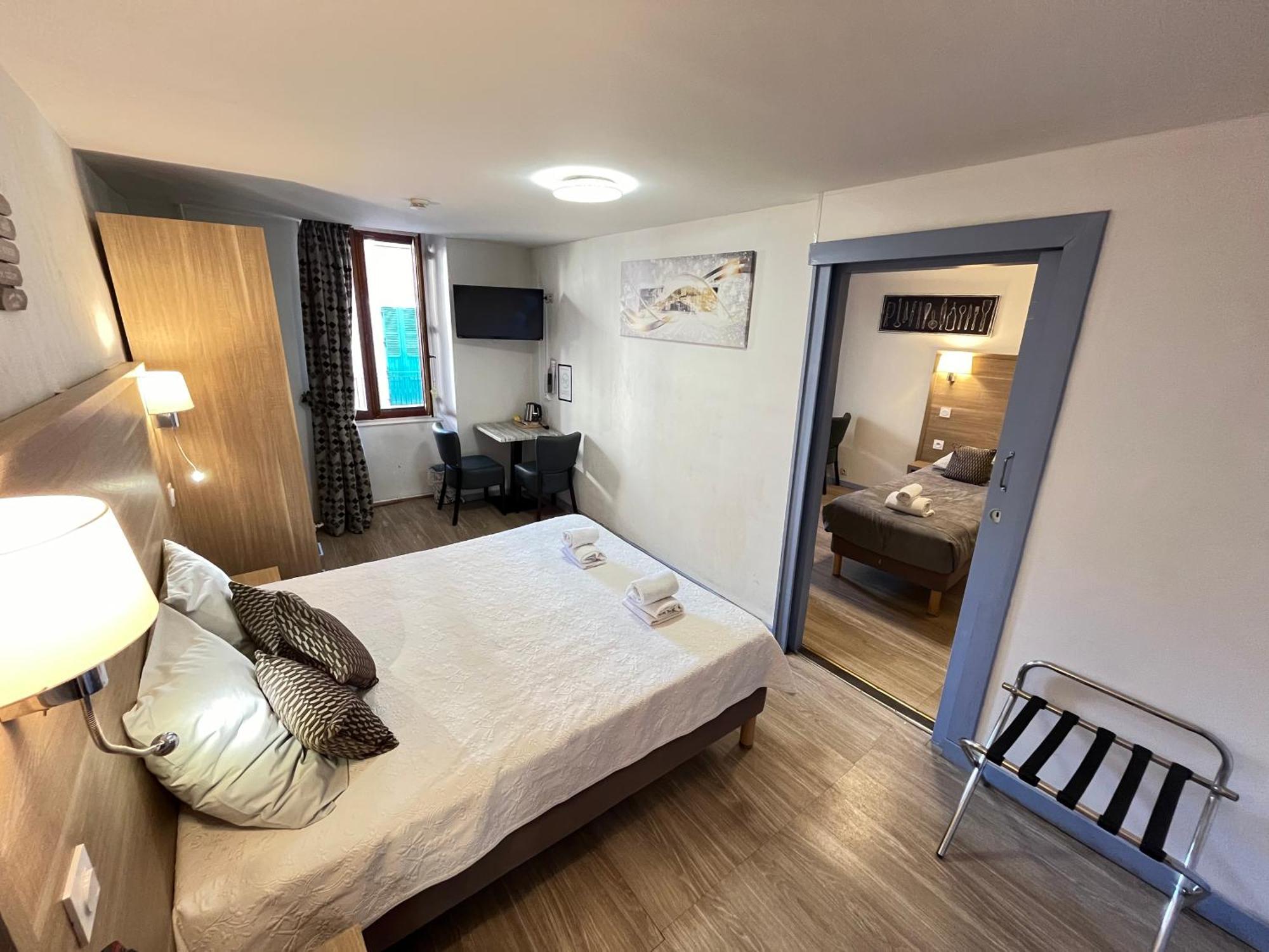 Du Cheval Blanc Hotel 2*