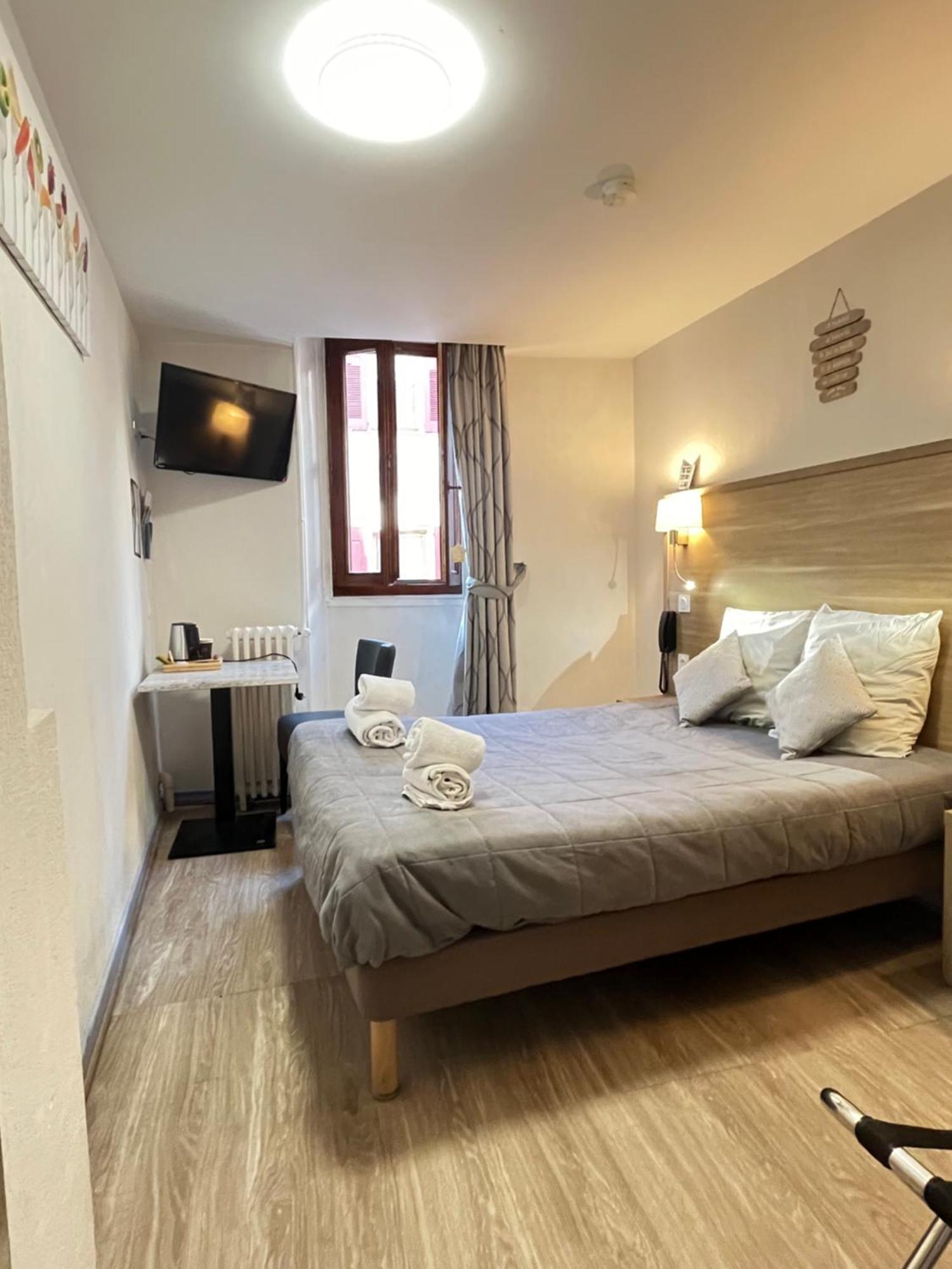 Du Cheval Blanc Hotel 2*