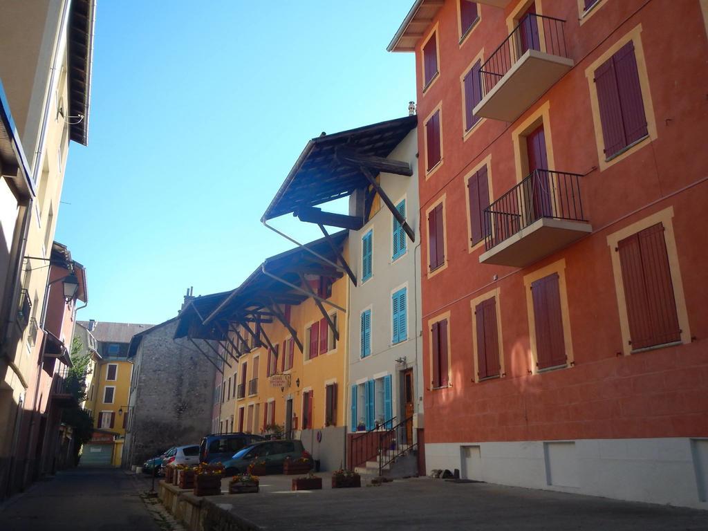 Du Cheval Blanc Hotel 2*